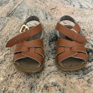 Saltwater Sandalls (Tan) Size 5